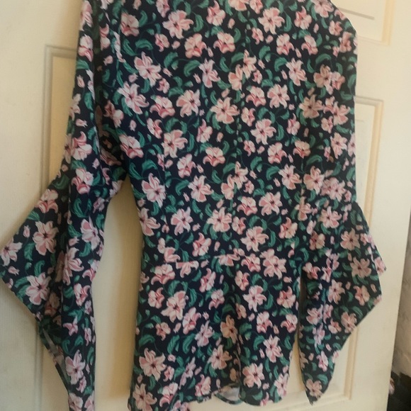 New Betabrand Perfect Peonies Wrap Blouse Top SZ Large - Picture 9 of 9